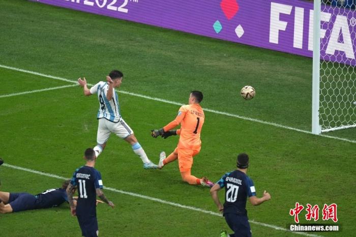 梅西点球+阿尔瓦雷斯双响助阿根廷挺进决赛
