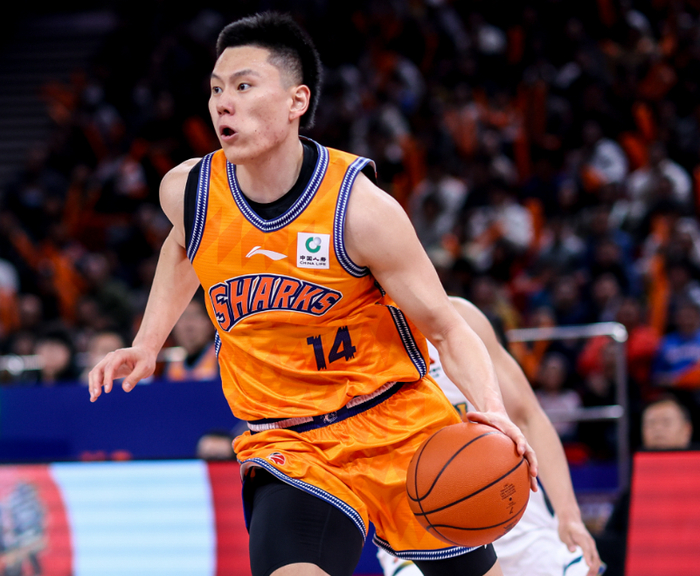 上海男篮11连胜登顶联赛 李弘权三分神射助队狂