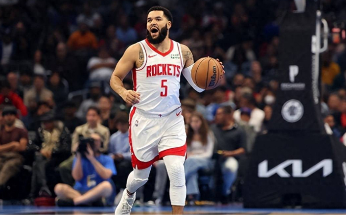 火箭新星汤普森高效砍15+7 助力球队半场领先鹈鹕