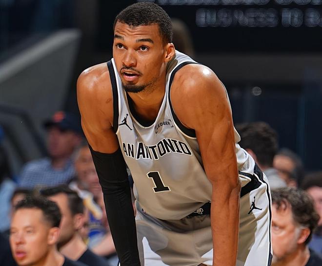 文班亚马砍41+18创多项纪录 马刺大胜勇士