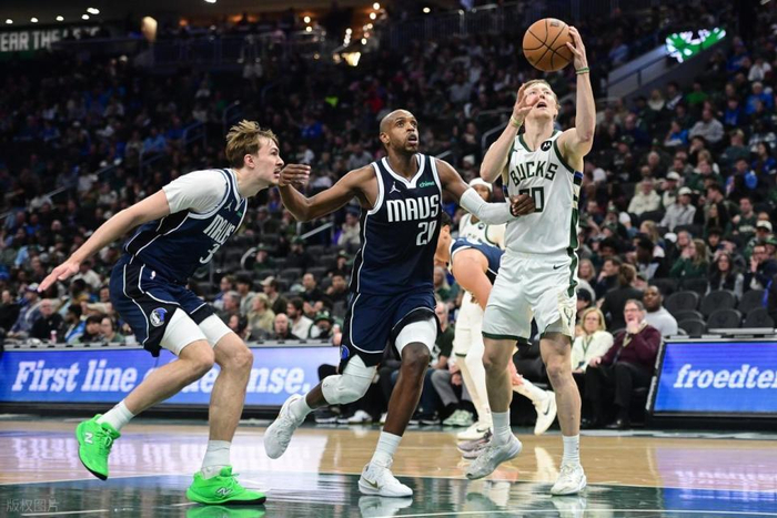 独行侠内线支柱加福德伤退 战术短板暴露