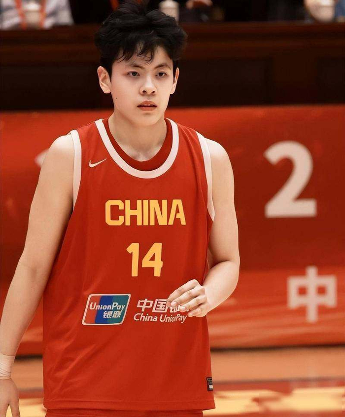 中国女篮公布2026世界杯及2028奥运会备战名单 强