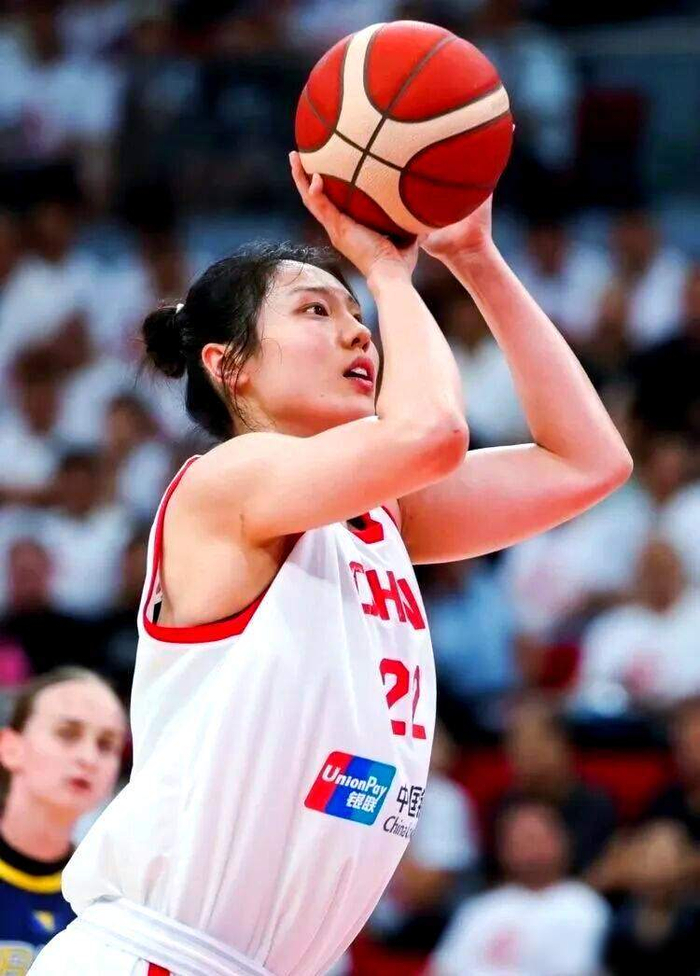 中国女篮公布2026世界杯及2028奥运会备战名单 强